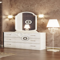 Лаура Комод